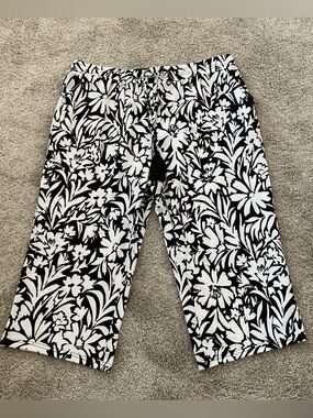 Belle by Kim Gravel Petite Packabelle Floral Chic Wide Leg Capris PL